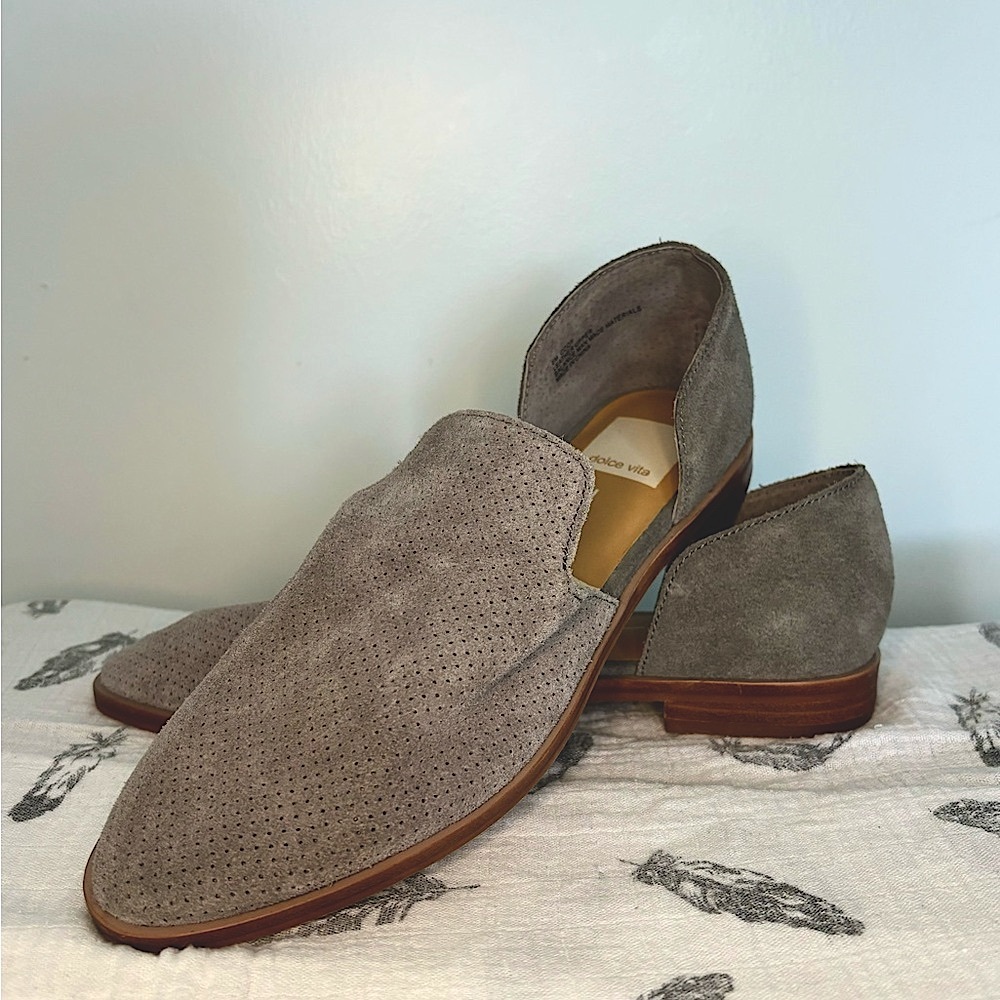 DOLCE VITA NWOT GREY/TAN WOMENS FLATS SZ 6